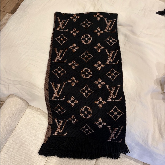 Louis Vuitton Black and Brown Monogram Scarf authentic - Picture 3 of 4